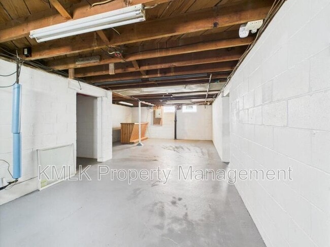 Building Photo - 636 Lurie Ave