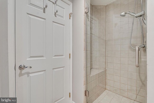 Building Photo - 8872 Ashgrove House Ln