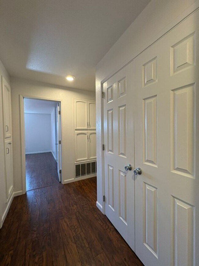 Building Photo - 12499 Incline Dr
