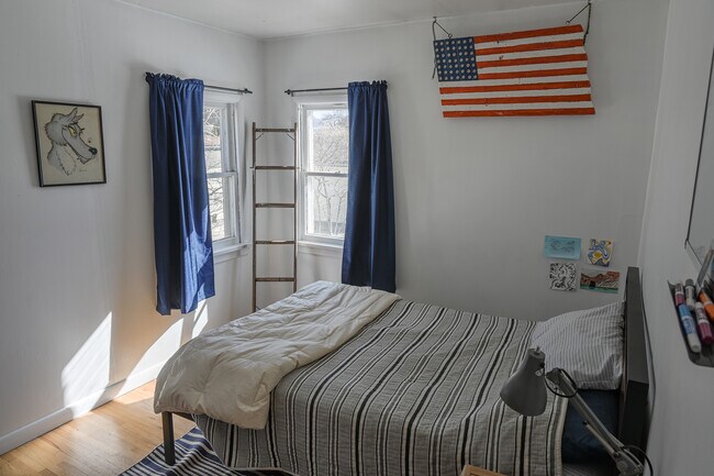 Building Photo - 410 S 13th Ave