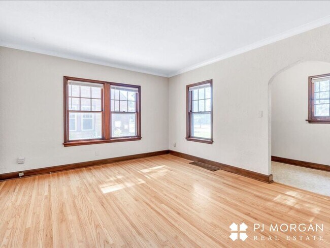 Building Photo - 2 bedroom duplex for rent in Midtown!