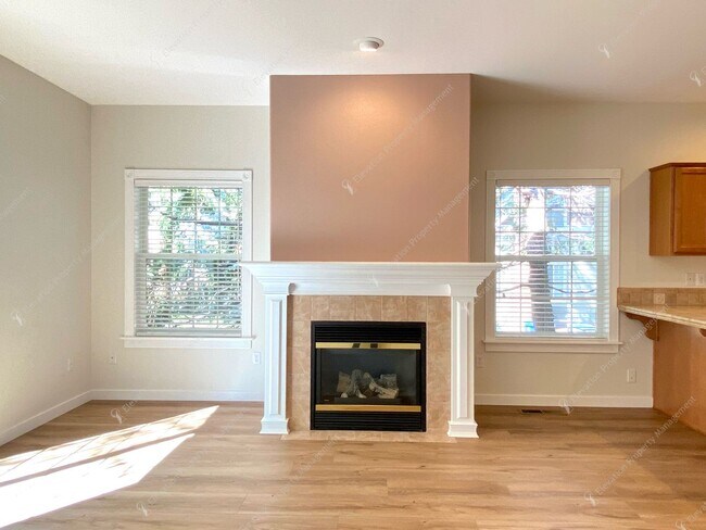 Building Photo - Beautiful, updated 3 BR on westside close to tons of recreation!