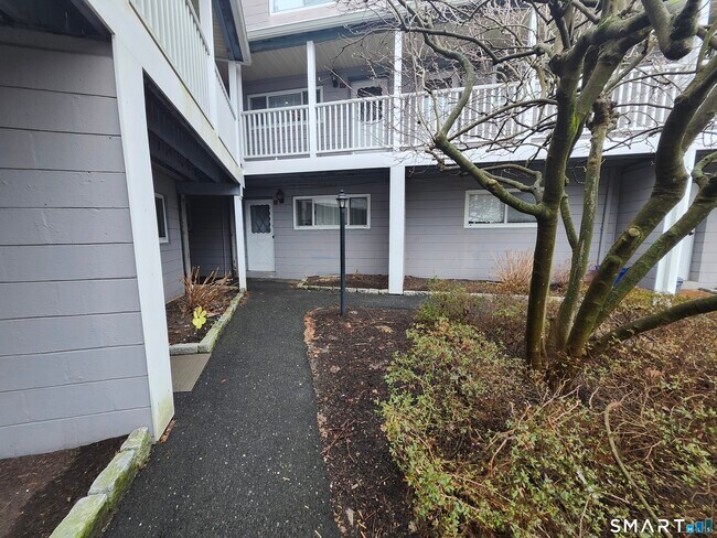 Building Photo - 4 Union Ave