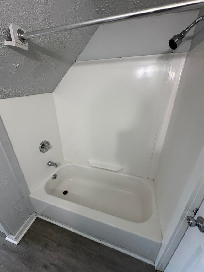 Building Photo - 30 Ledge St