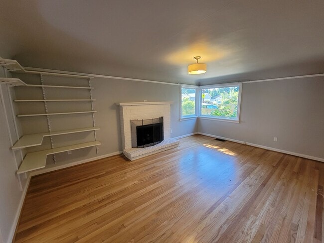 Building Photo - Gorgeous Oasis in Licton Springs Available...