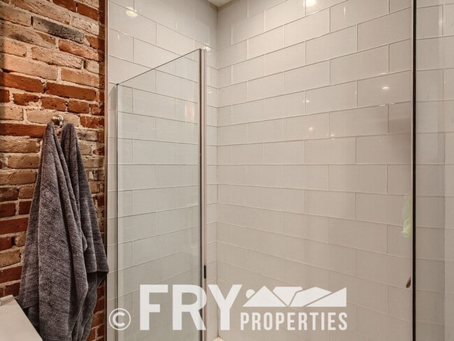Building Photo - Remodeled 1 Bedroom in Cole