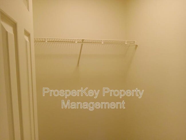 Building Photo - 10 Hidden Valley Ct