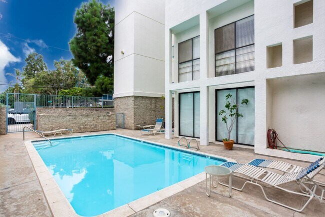 Building Photo - Heart of Bankers Hill at La Parc Chateau!