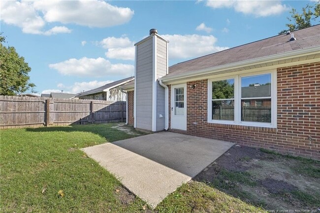 Building Photo - 2932 Chillingworth Dr