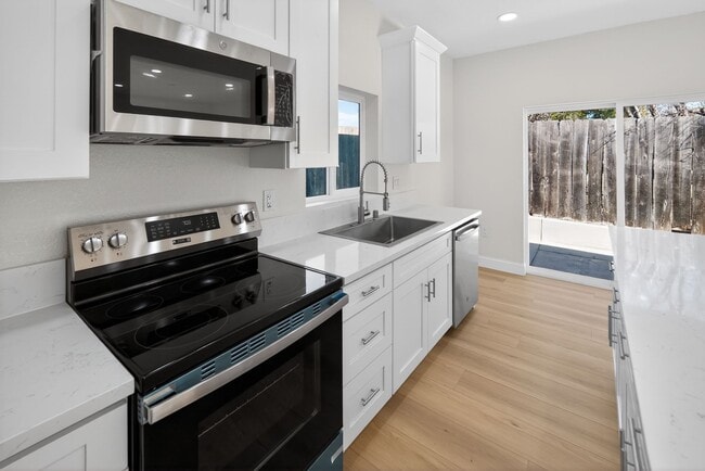 Building Photo - 8090 Flanders Dr