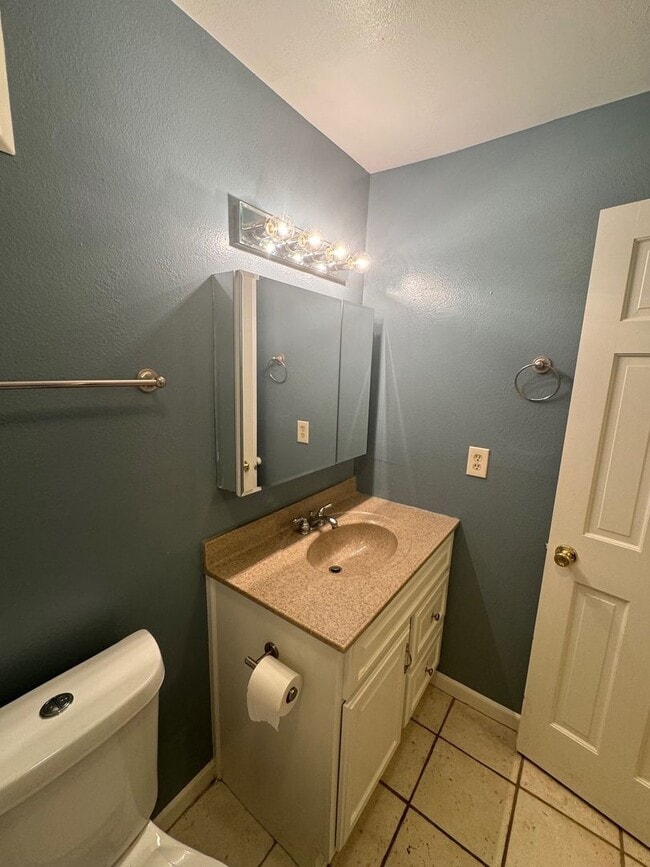 Building Photo - 3000 Broadway