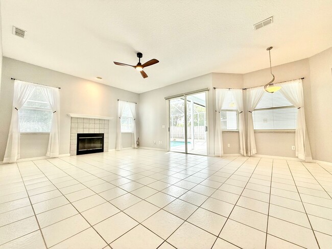 Building Photo - Executive 4bedrooms/3baths Dream pool-home...