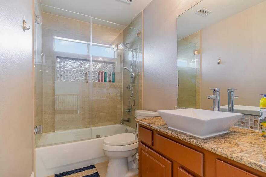 Building Photo - 1620 Ridgecove Dr