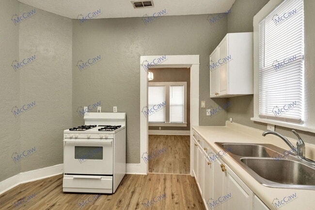Building Photo - 2305 9th St