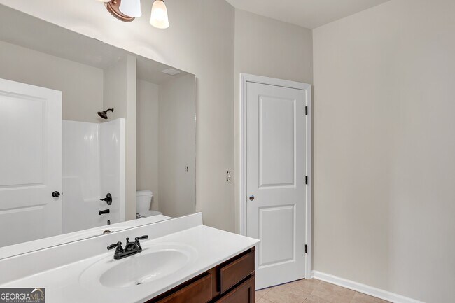 Building Photo - 568 Garden View Ct