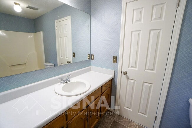 Building Photo - 395 Jamestown Manor Dr