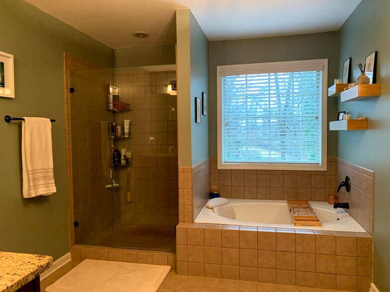 Primary Bath2 - 1925 Gregory Run NE