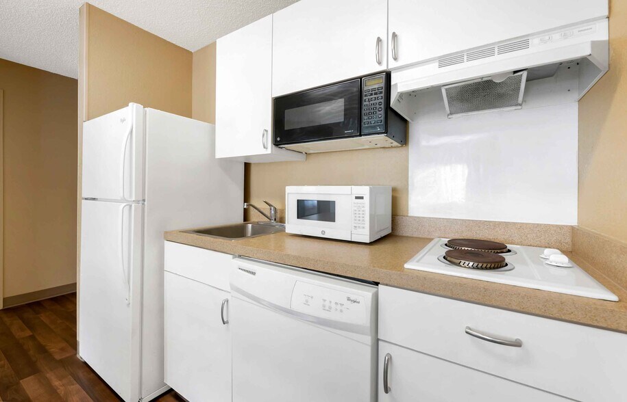 Building Photo - Furnished Studio-Jacksonville - Salisbury Rd. - Southpoint