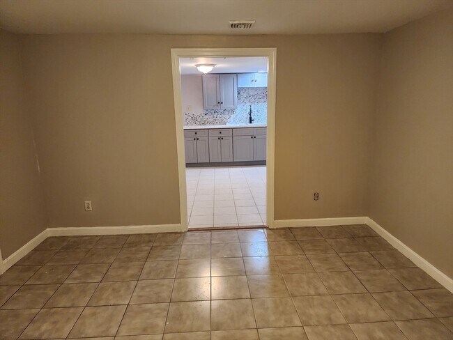 Building Photo - 17 Charles St