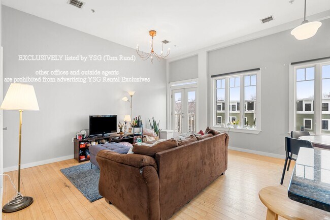 Building Photo - 1433 Tremont St