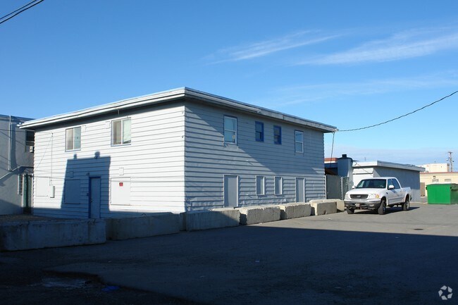 Building Photo - 618 E 14th Ave