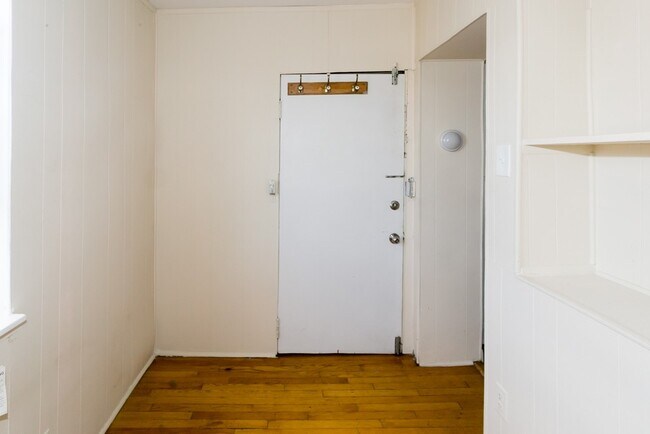 Building Photo - 4409 N Kenneth Ave