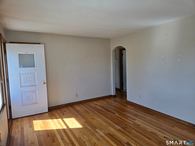 Building Photo - 37 Gordon St