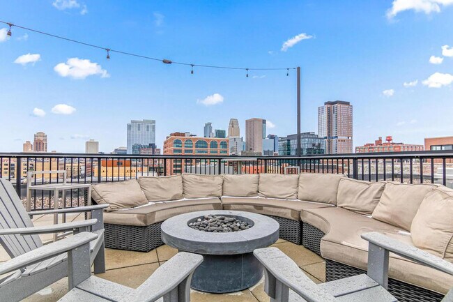 Building Photo - 301 N 7th Ave