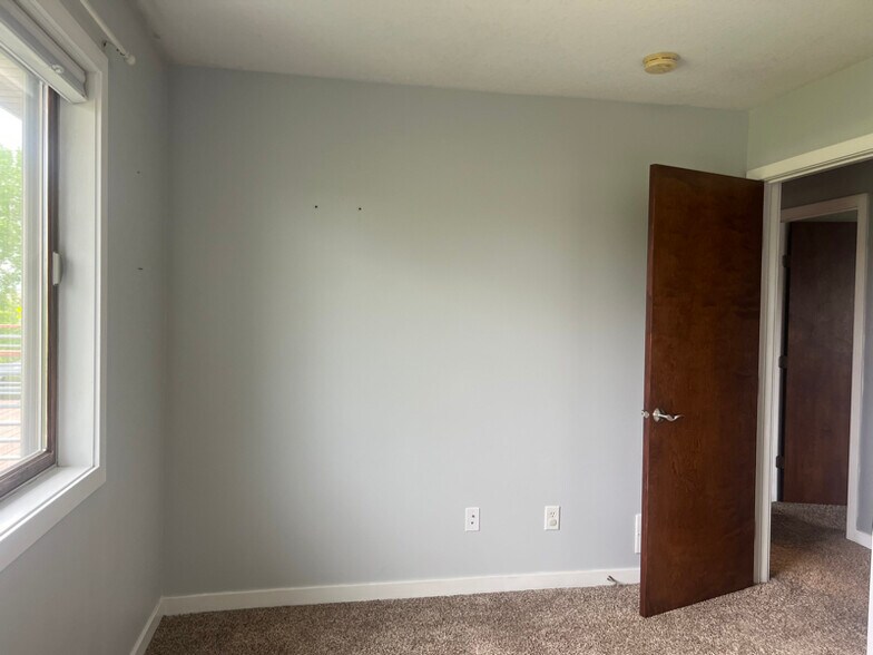 Building Photo - 5211 Castleview Dr NW