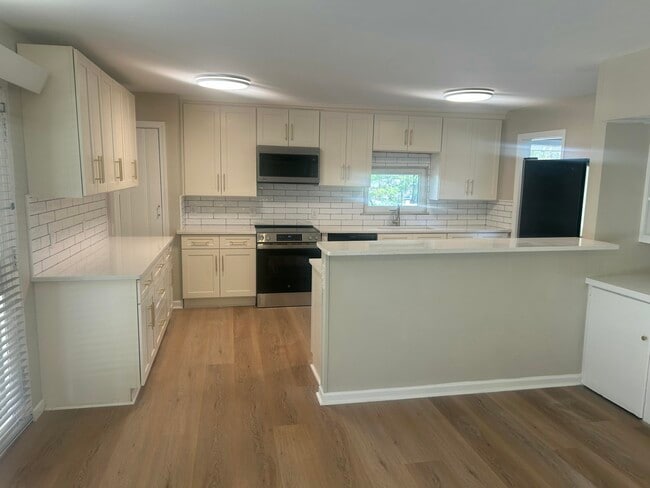Building Photo - 104 Colby Hls Dr