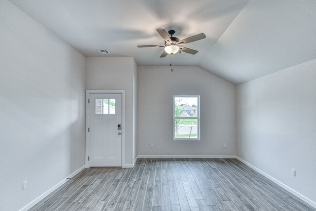 Building Photo - Brand New Construction in Varenna Landing!