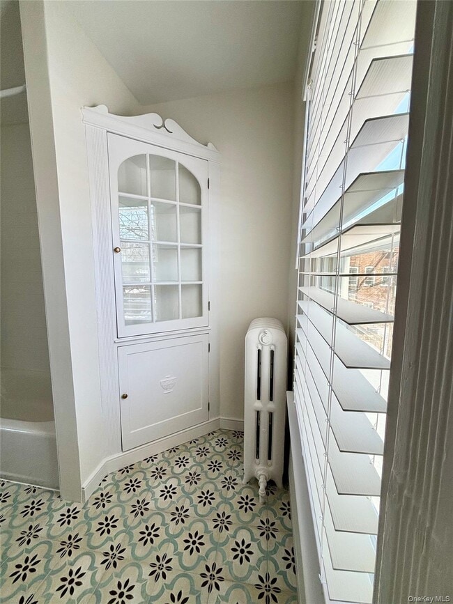 Building Photo - 8 S Cedar St