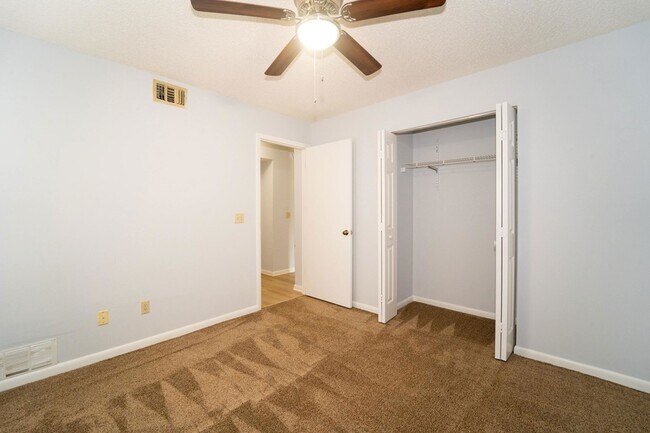 Building Photo - 23 Catalonia Ct