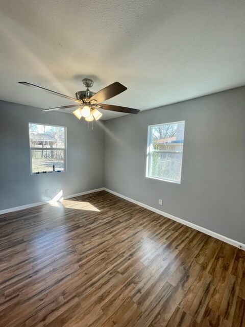 Building Photo - 913 Susan St