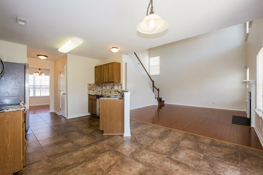 Building Photo - 10321 Samuels Way Dr