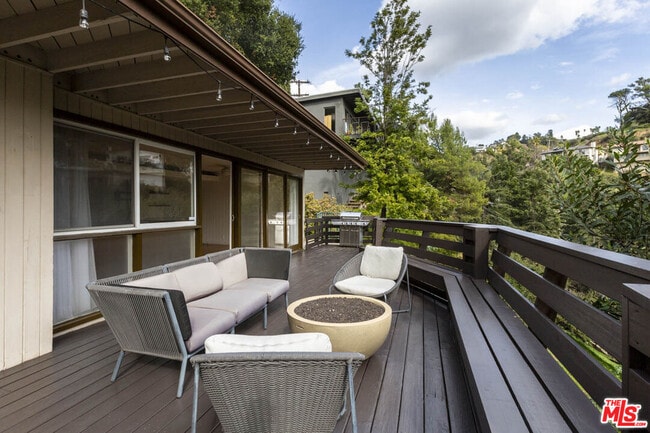 Building Photo - 2470 Zorada Dr