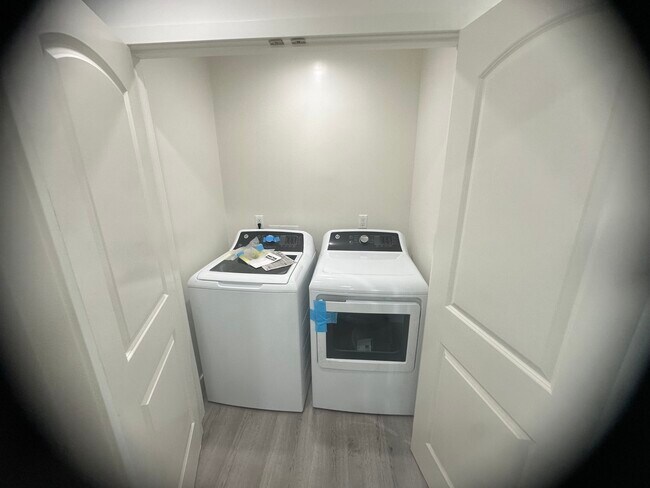 Building Photo - Reddy Gardena Properties