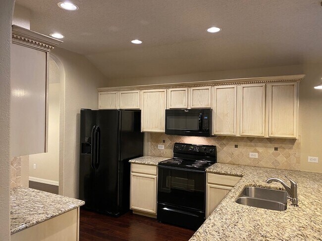 Building Photo - 9909 Carter Dr
