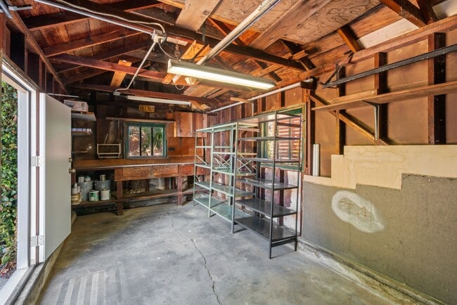 Building Photo - Pet Friendly 3Bd/2Ba Single-Family Home