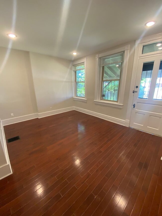 Building Photo - 1708