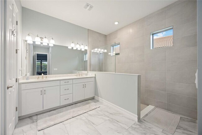 Building Photo - 645 Maraviya Blvd