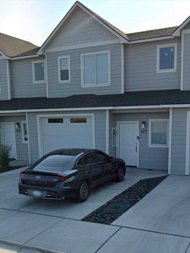 Primary Photo - 577 S Quillan Pl