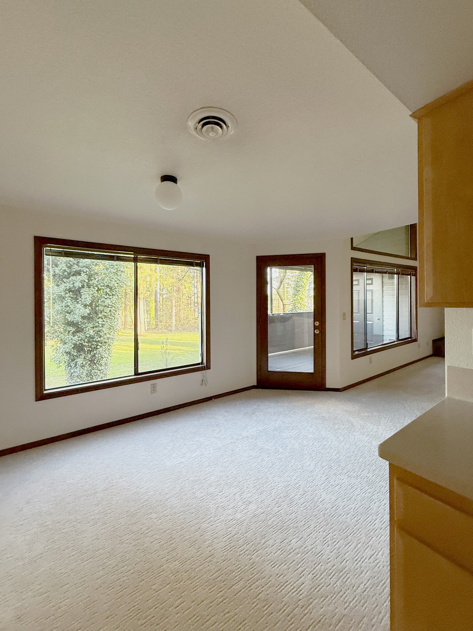 Building Photo - 8949 SW Fairview Pl