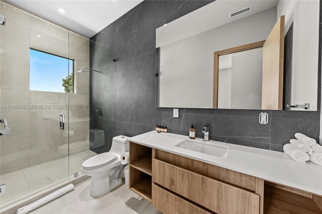 Building Photo - 245 NE 116th St