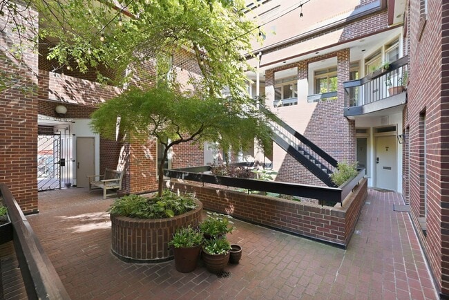 Building Photo - 1625 Q St NW