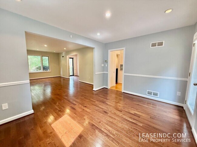 Building Photo - 4439 Springdale St NW