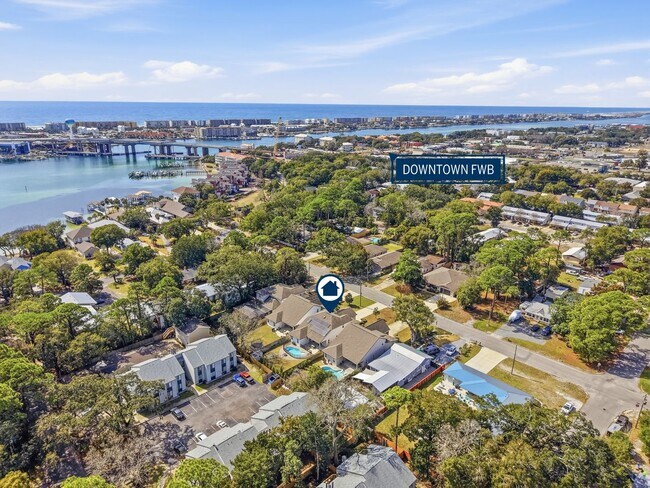 Building Photo - Stunning 4 Bedroom Home with Solar Energy & Private Pool!