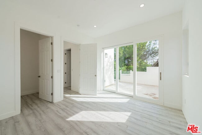 Building Photo - 4724 El Caballero Dr