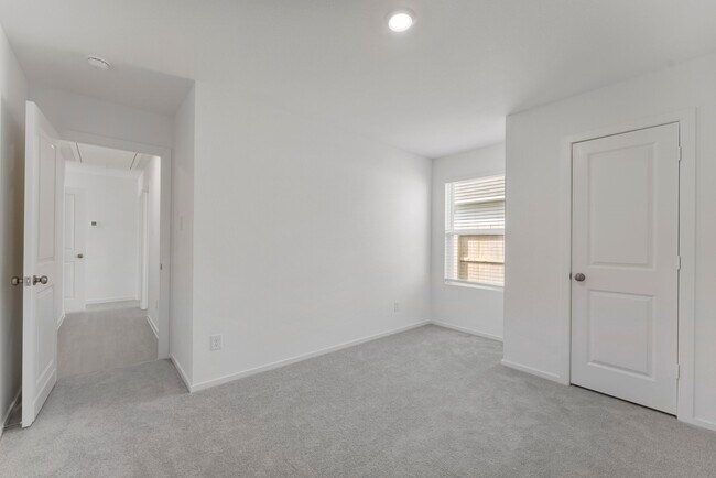 Building Photo - 706 Umbrella Tree Dr