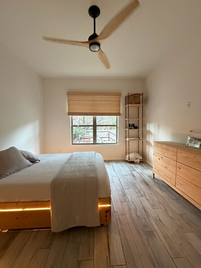 Building Photo - Gorgeous Home - MUST SEE!!